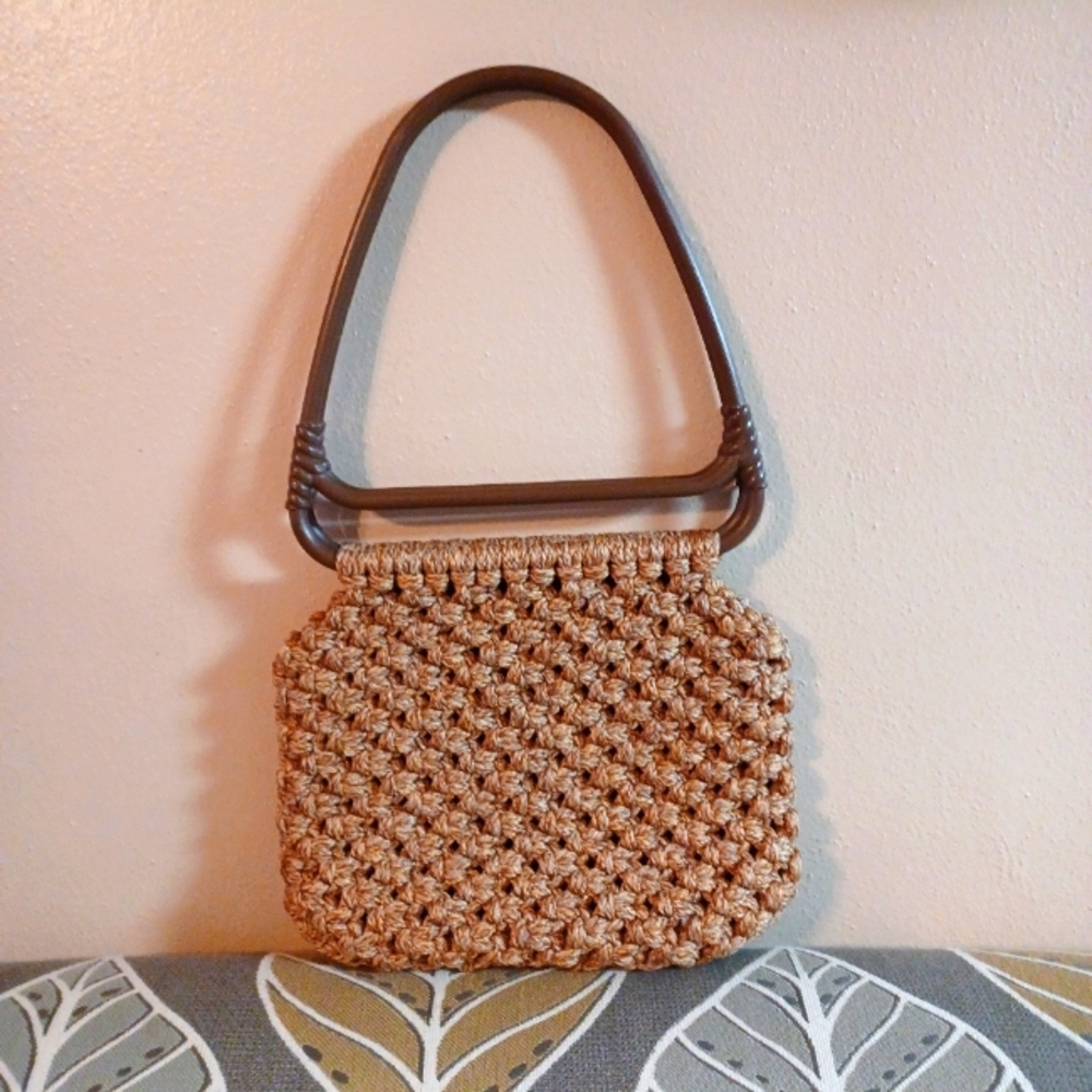 ❤️‍🔥Vintage Macrame Tan/Brown Triangle Plastic Handle Bohemian Hand Bag 18.5"